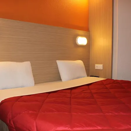 Premiere Classe St Quentin En Yvelines Elancourt Otel *