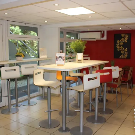 Premiere Classe St Quentin En Yvelines Elancourt *