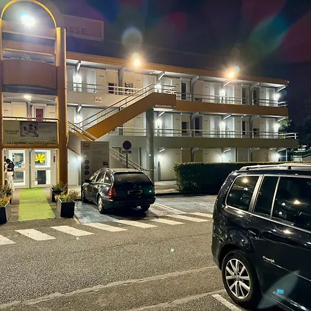 Premiere Classe St Quentin En Yvelines Elancourt Hotel