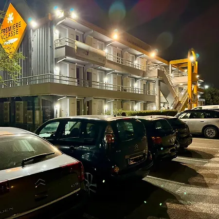 Premiere Classe St Quentin En Yvelines Elancourt Hotel Trappes