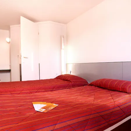 Premiere Classe St Quentin En Yvelines Elancourt Otel