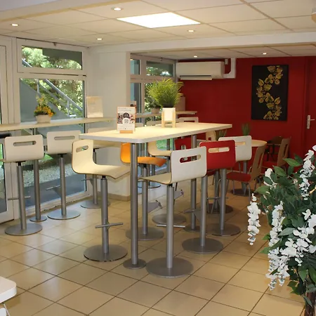 Hotel Premiere Classe St Quentin En Yvelines Elancourt Trappes