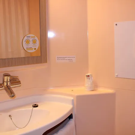 Otel Premiere Classe St Quentin En Yvelines Elancourt Trappes